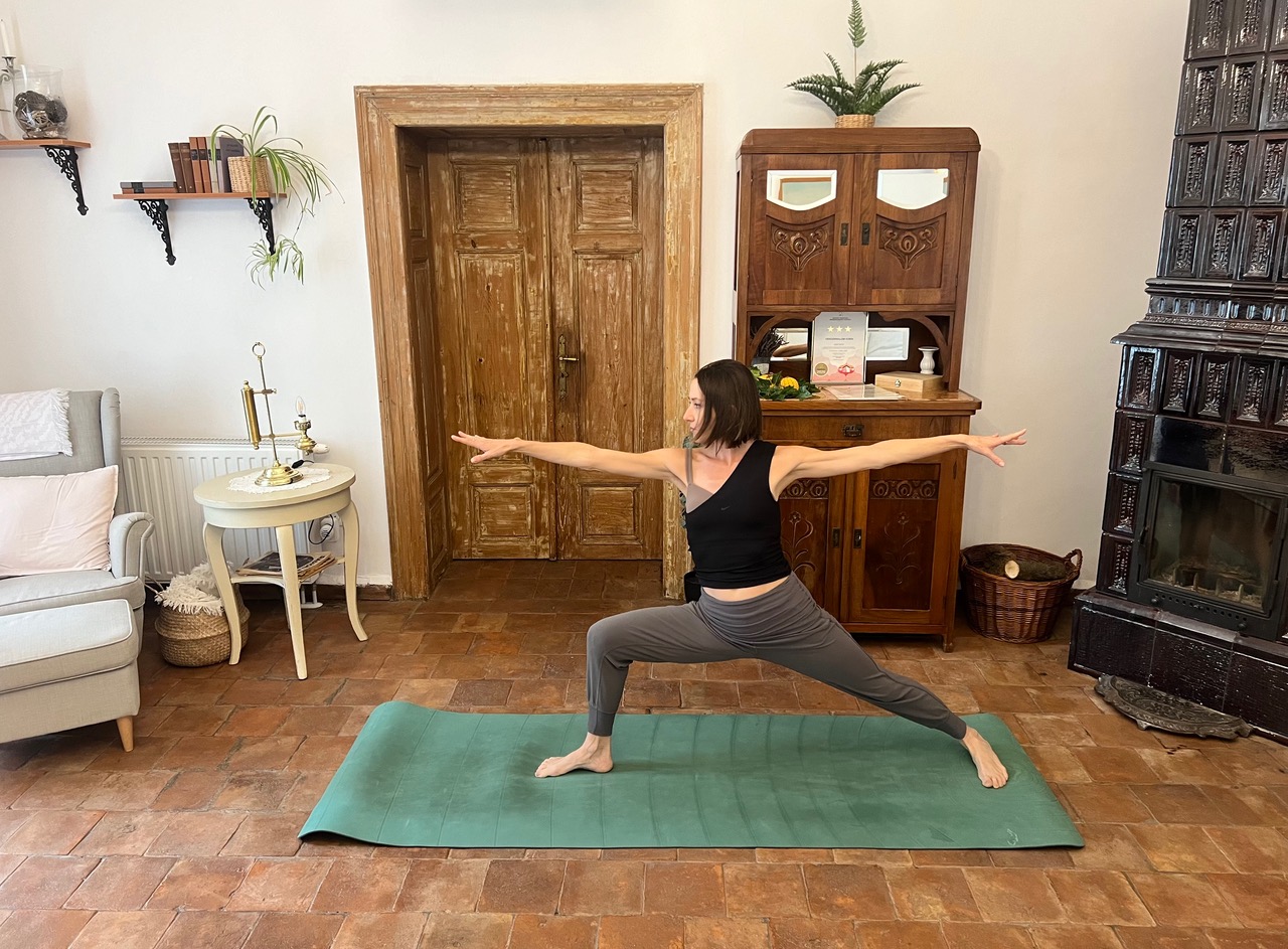 Online Jóga – Vasárnap reggel 8-tól Background